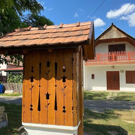 Het Romeo & Julia Huisje Babarc Dış mekan fotoğraf